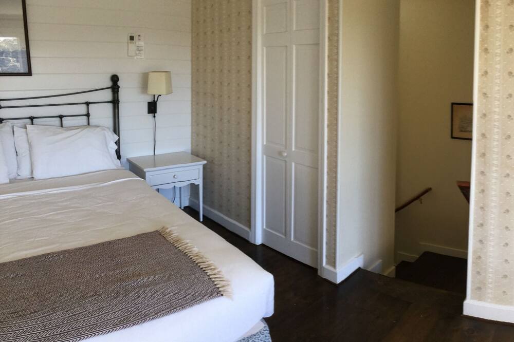 Photo of Bedroom in Menemsha