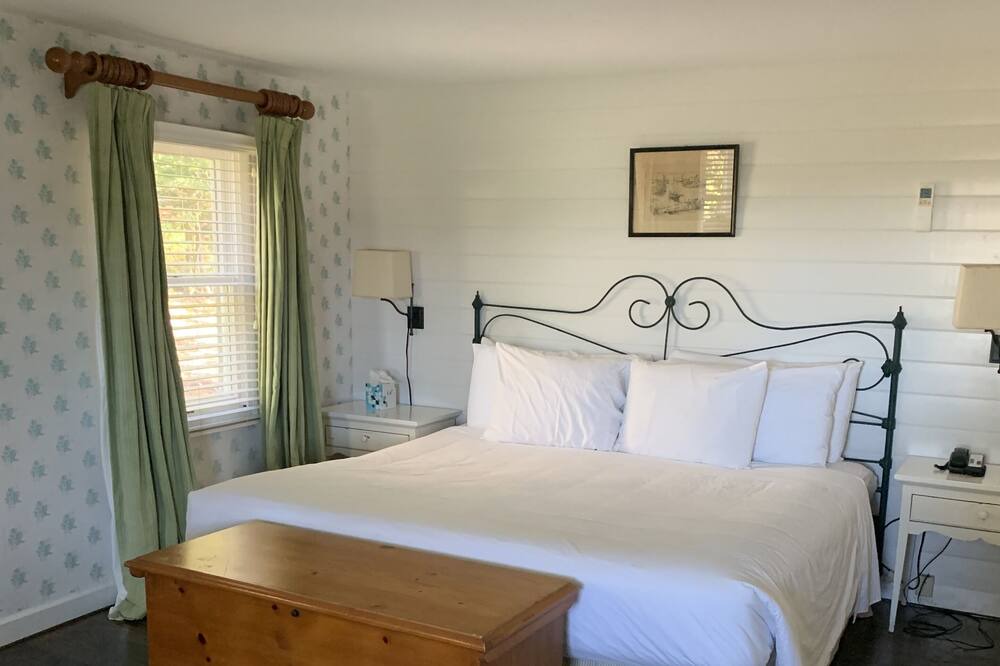 Photo of Bedroom in Menemsha