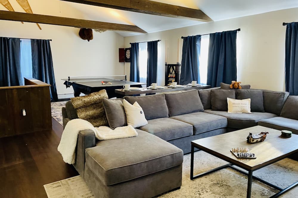 Photo of Livingroom in Monroe Bridge