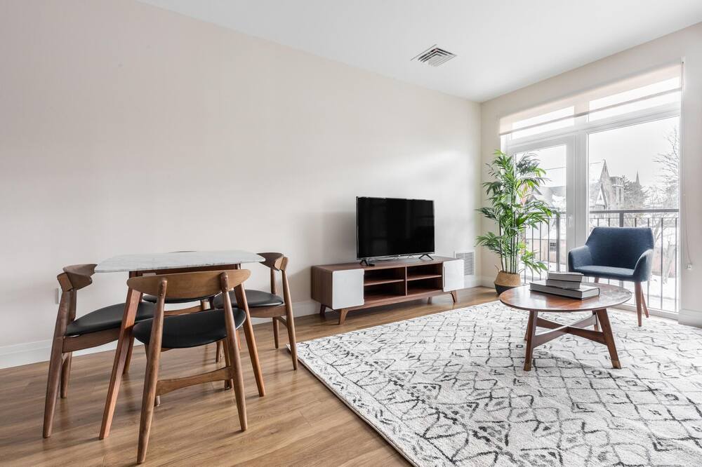 Photo of Livingroom in Newtonville
