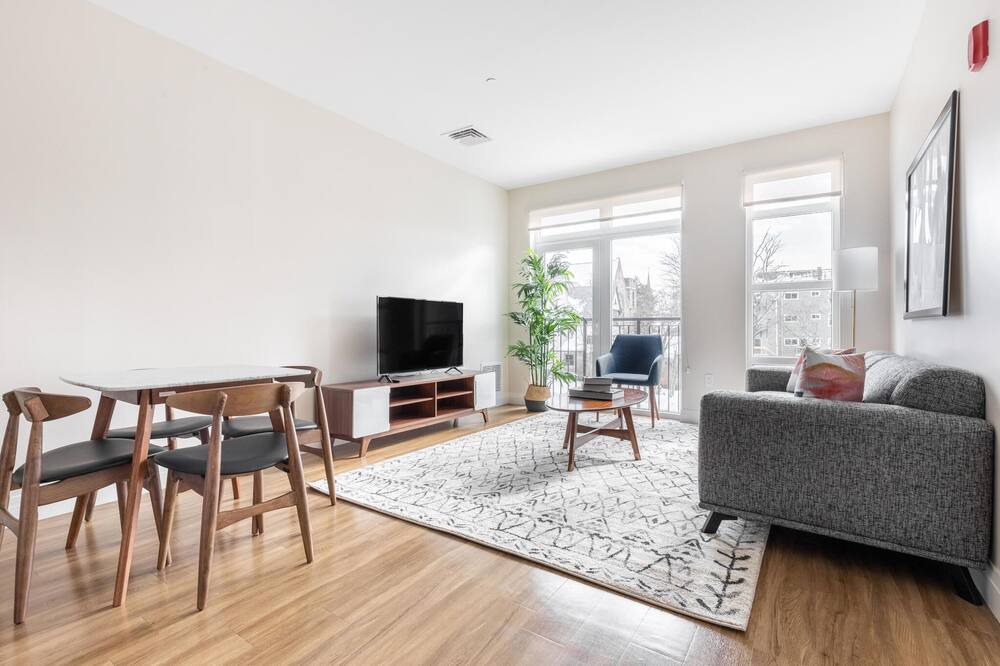Photo of Livingroom in Newtonville