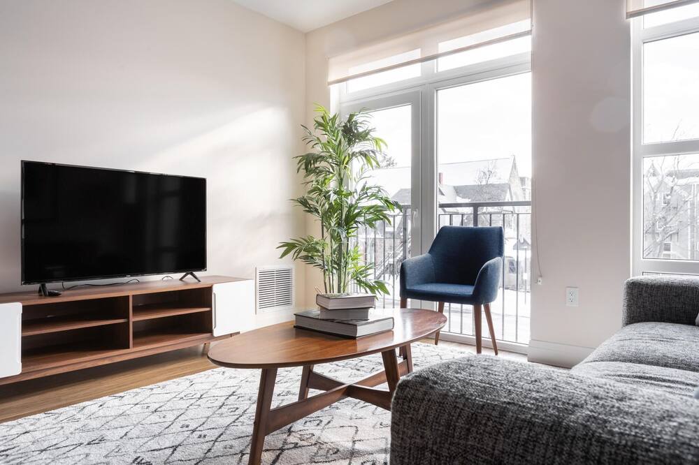 Photo of Livingroom in Newtonville
