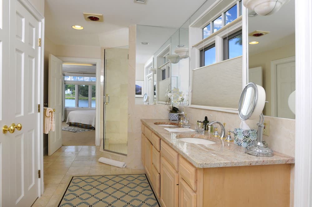 Photo of Bathroom in Stony Creek
