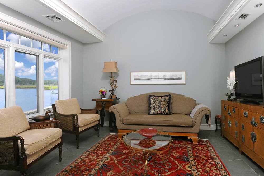 Photo of Livingroom in Stony Creek