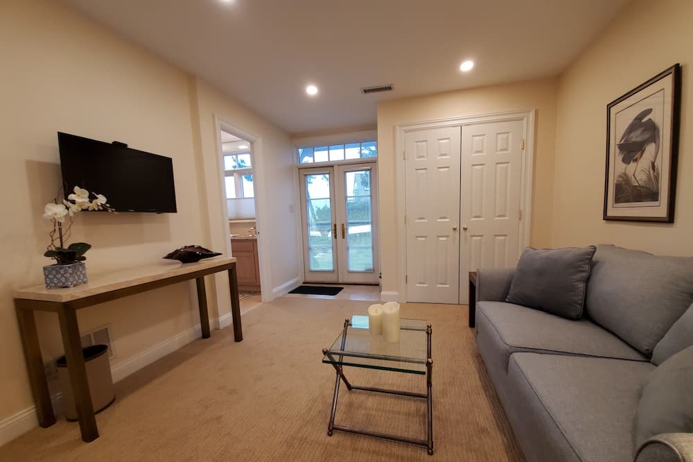 Photo of Livingroom in Stony Creek