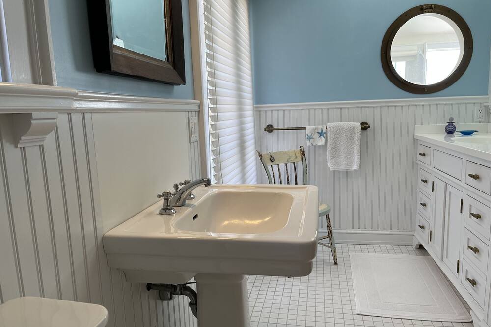 Photo of Bathroom in Stony Creek