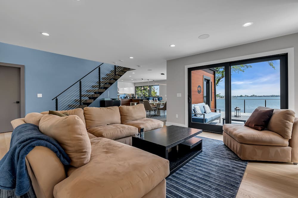 Photo of Livingroom in Belmar