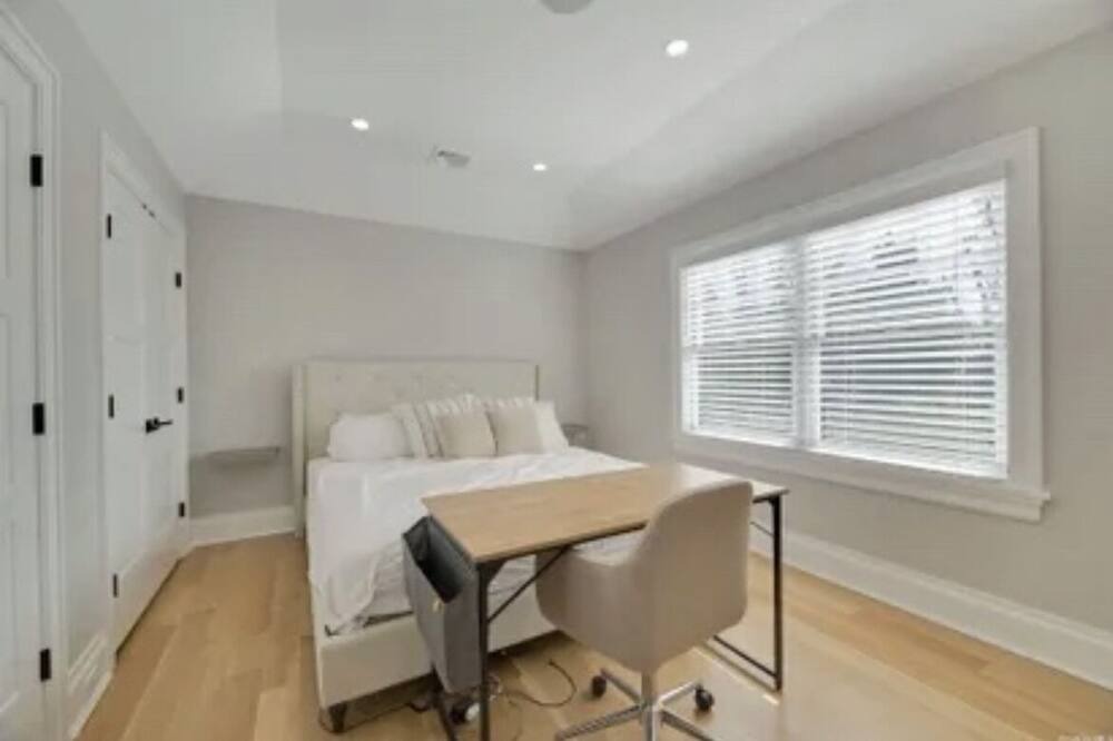 Photo of Bedroom in Greenport West