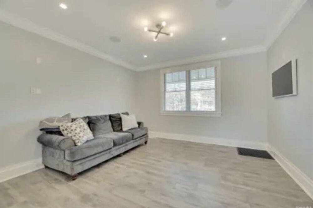 Photo of Livingroom in Greenport West