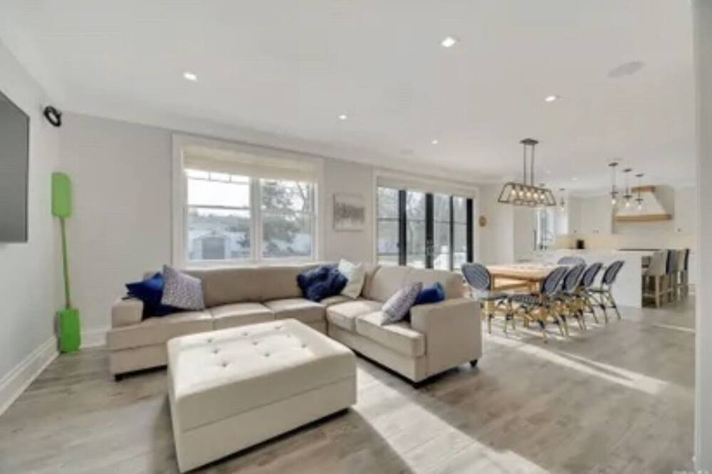 Photo of Livingroom in Greenport West