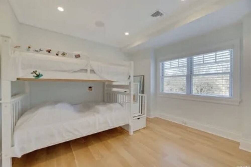 Photo of Bedroom in Greenport West
