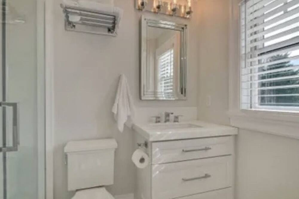 Photo of Bathroom in Greenport West