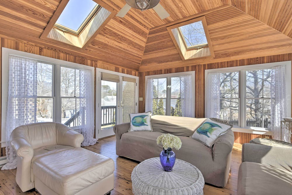 Photo of Livingroom in Popponesset