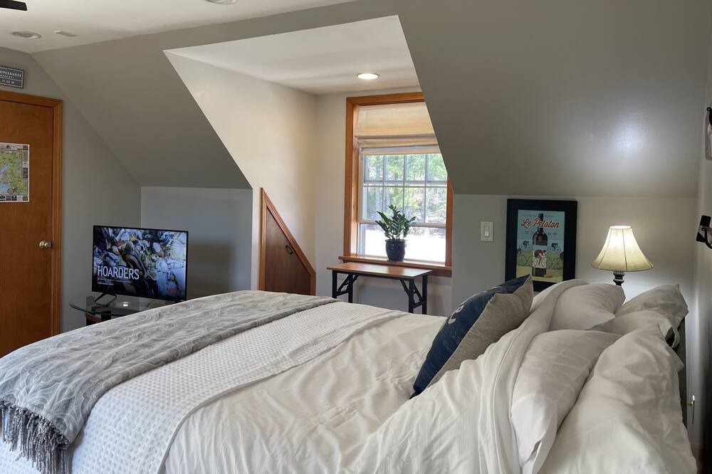 Photo of Bedroom in Wolfeboro