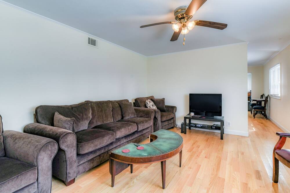 Photo of Livingroom in Neptune City