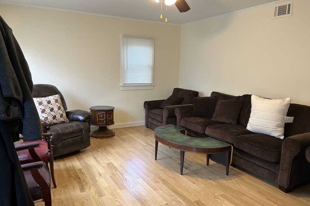 Photo of Livingroom in Neptune City