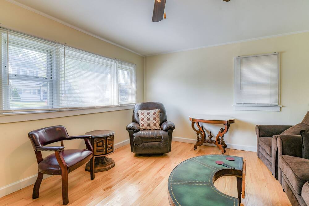 Photo of Livingroom in Neptune City