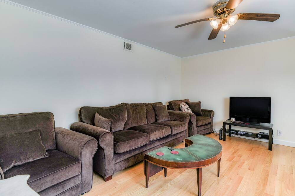 Photo of Livingroom in Neptune City