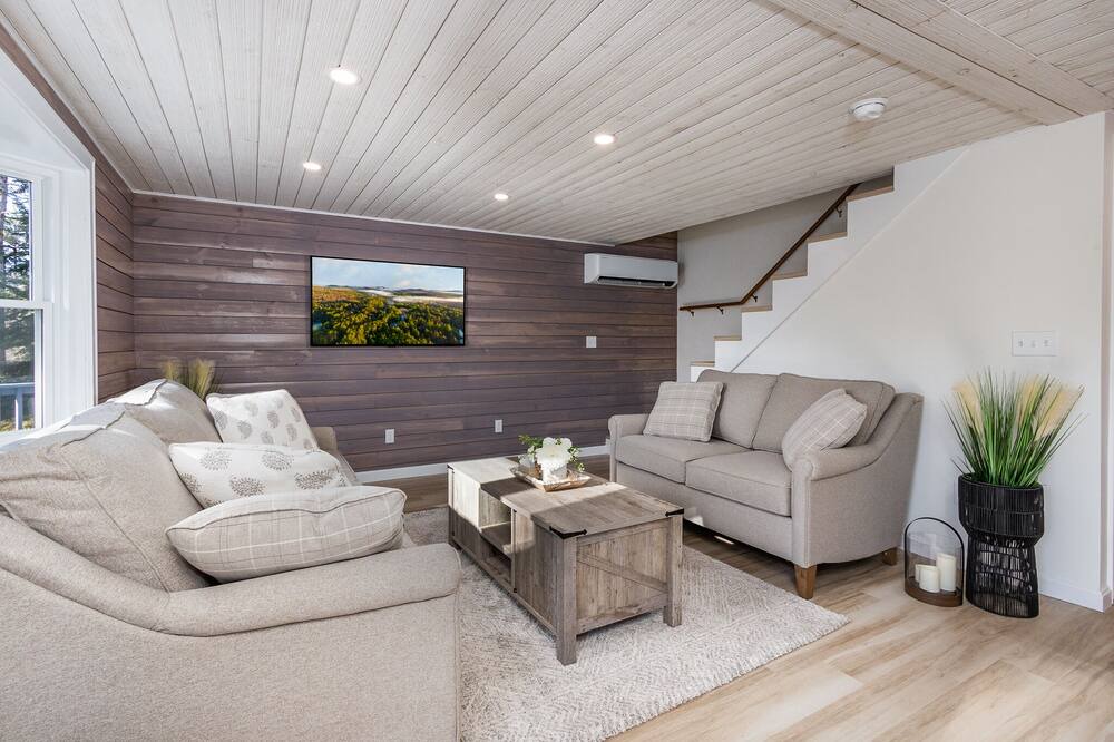 Photo of Livingroom in East Wakefield