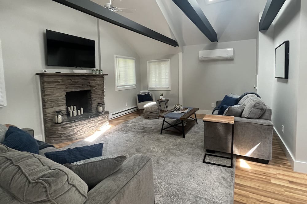 Photo of Livingroom in Auburn