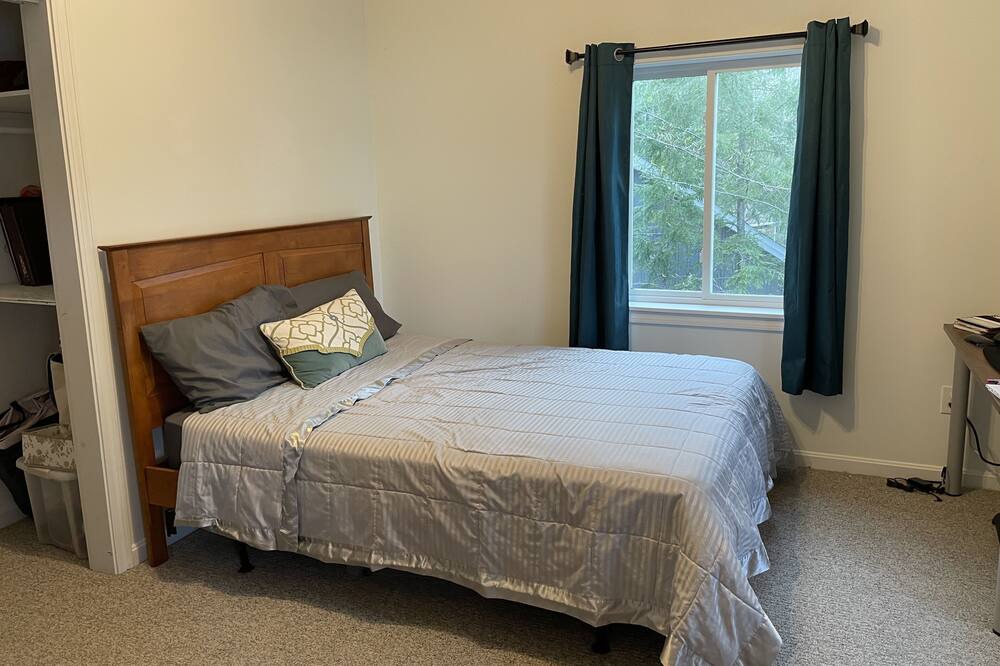 Photo of Bedroom in Raymond