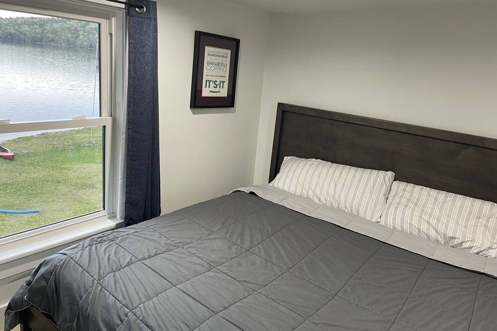 Photo of Bedroom in Raymond
