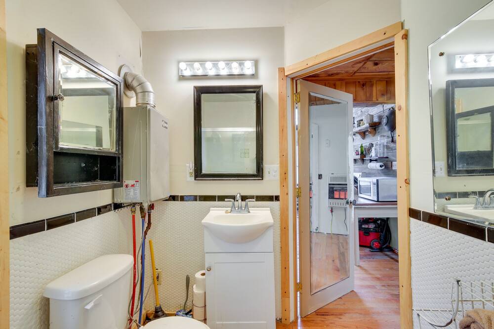 Photo of Bathroom in Red Hook