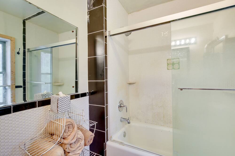 Photo of Bathroom in Red Hook