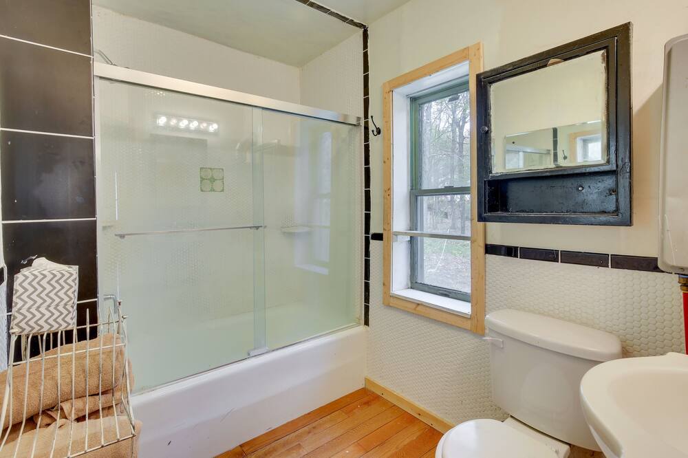 Photo of Bathroom in Red Hook