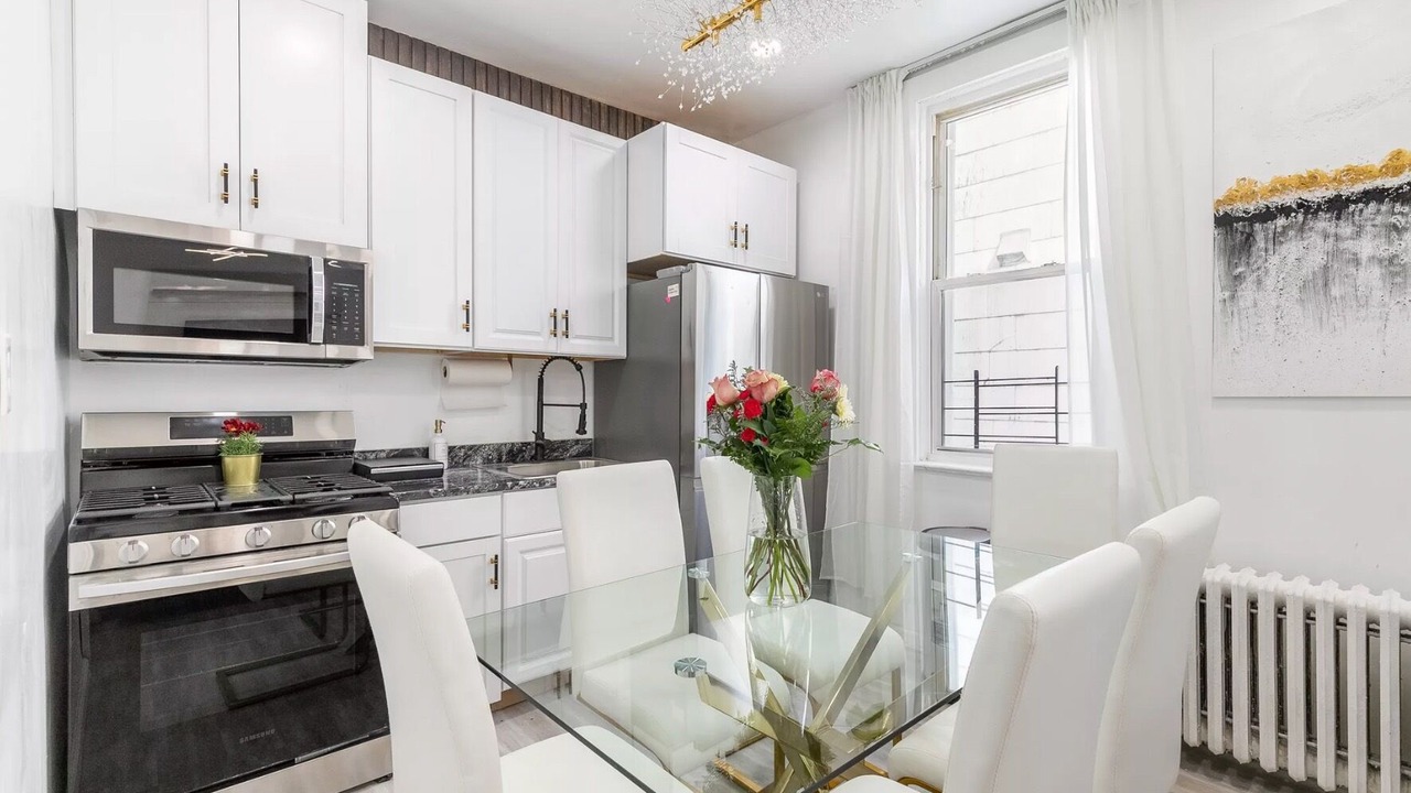 Photo of Livingroom in Southeast Yonkers