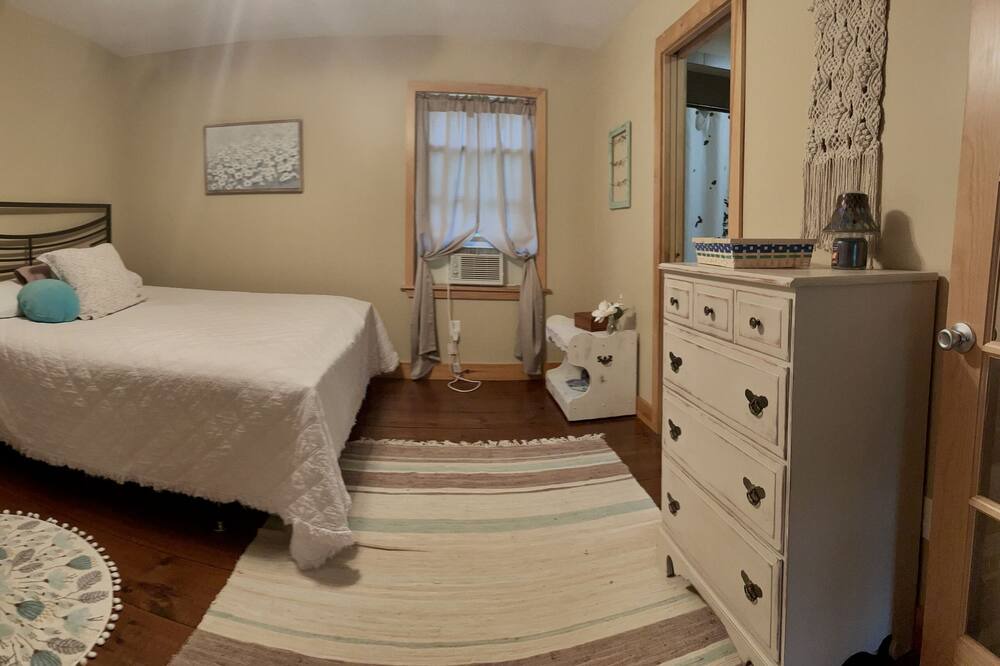 Photo of Bedroom in Lyman