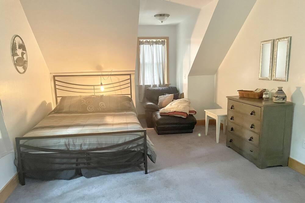 Photo of Bedroom in Lyman