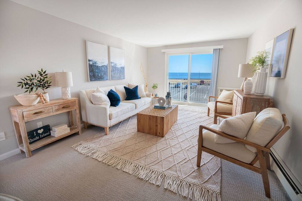 Photo of Livingroom in Narragansett Pier