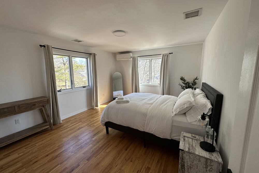 Photo of Bedroom in Greenport West