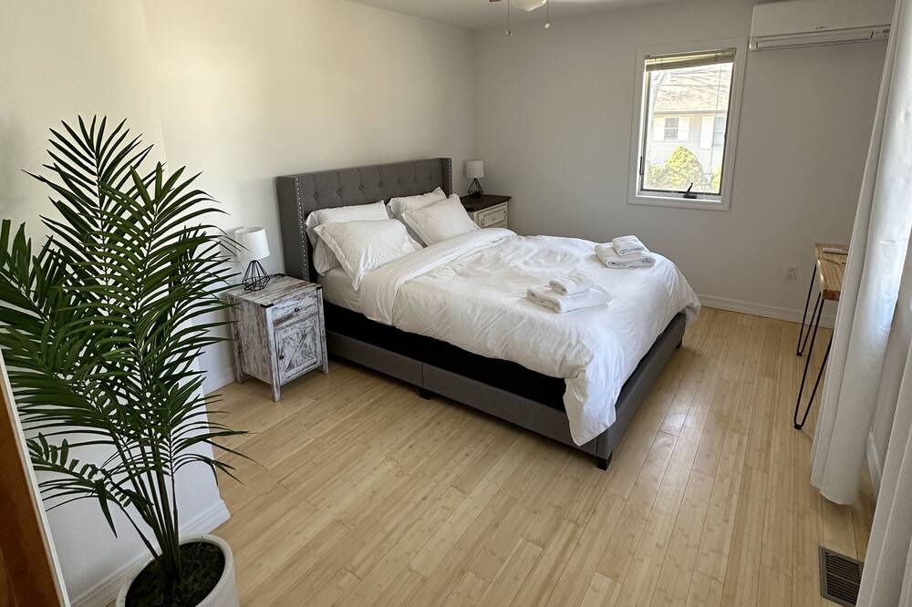 Photo of Bedroom in Greenport West
