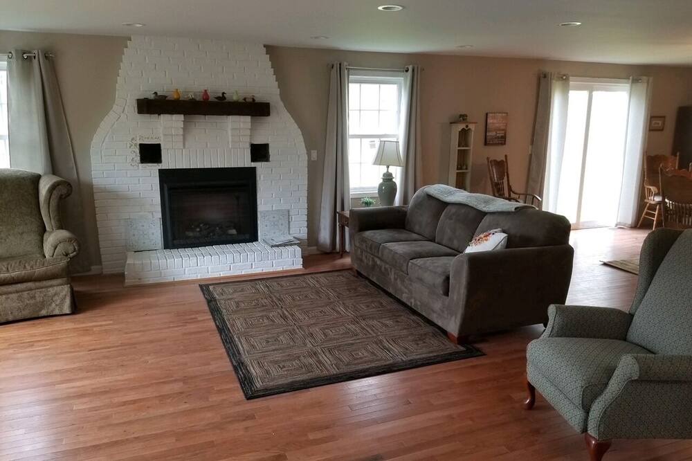 Photo of Livingroom in Ontario City