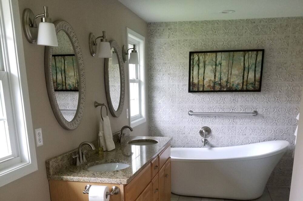 Photo of Bathroom in Ontario City