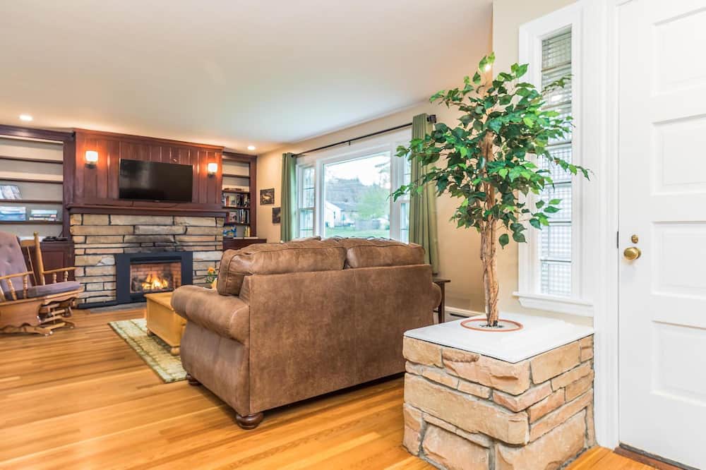 Photo of Livingroom in Rochester