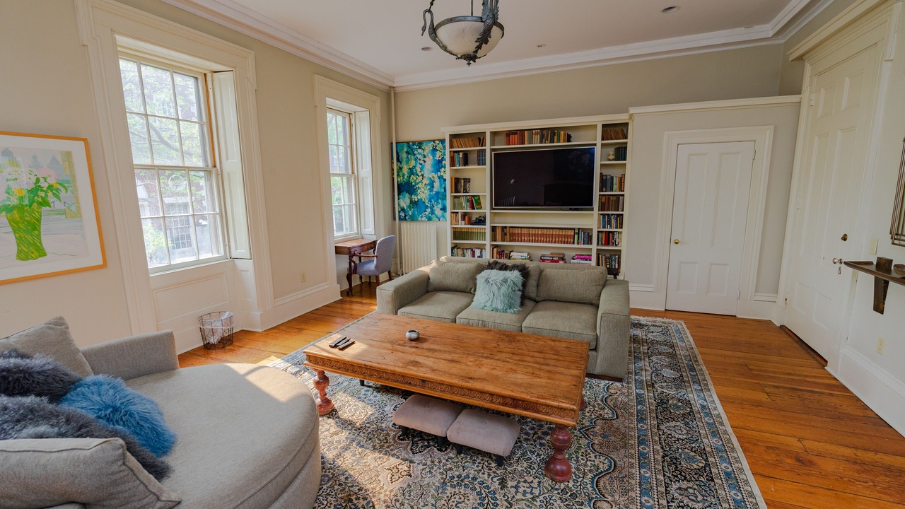 Photo of Livingroom in College Hill