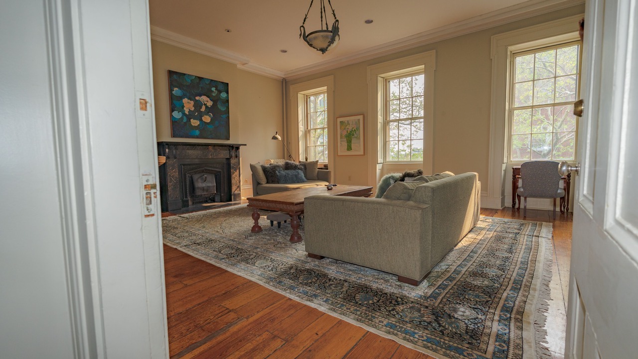 Photo of Livingroom in College Hill