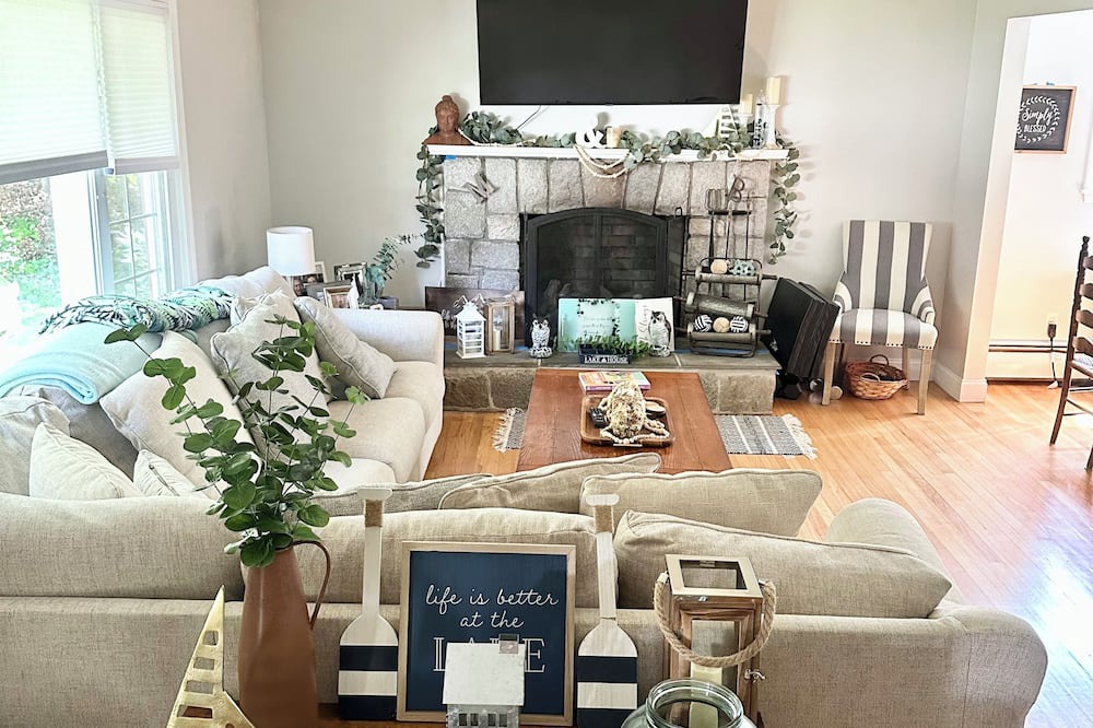 Photo of Livingroom in New Milford