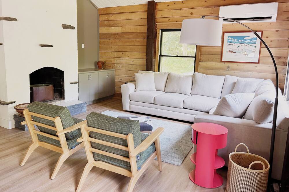 Photo of Livingroom in Stowe Hollow
