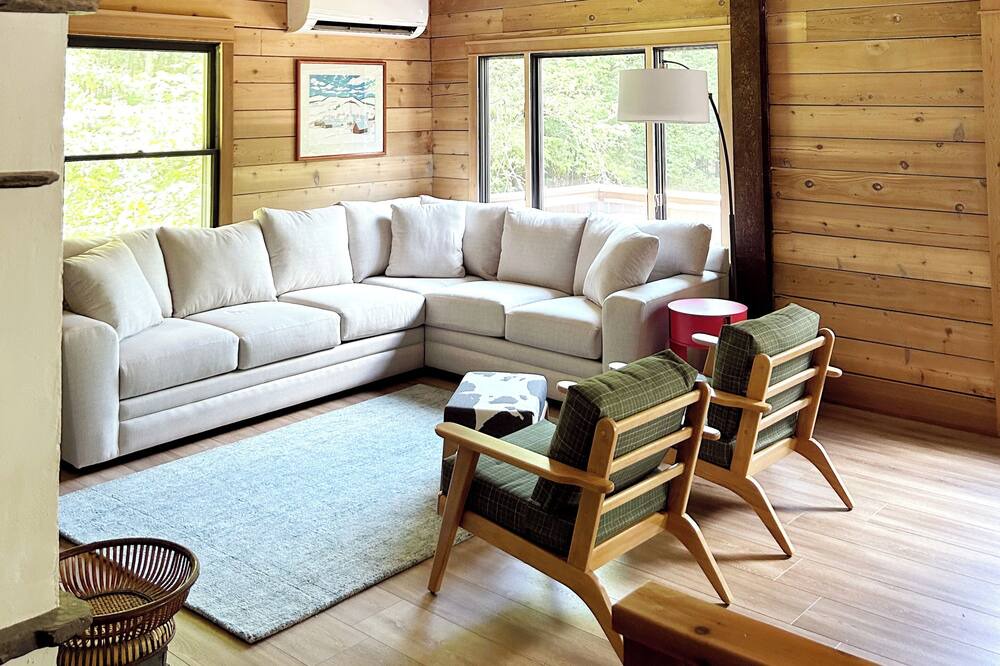 Photo of Livingroom in Stowe Hollow