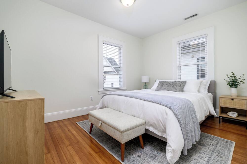Photo of Bedroom in Black Rock Historic District