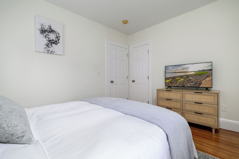 Photo of Bedroom in Black Rock Historic District
