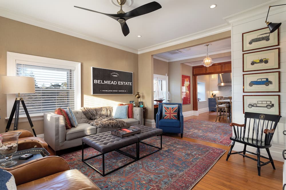 Photo of Livingroom in Bellevue Avenue Historic District