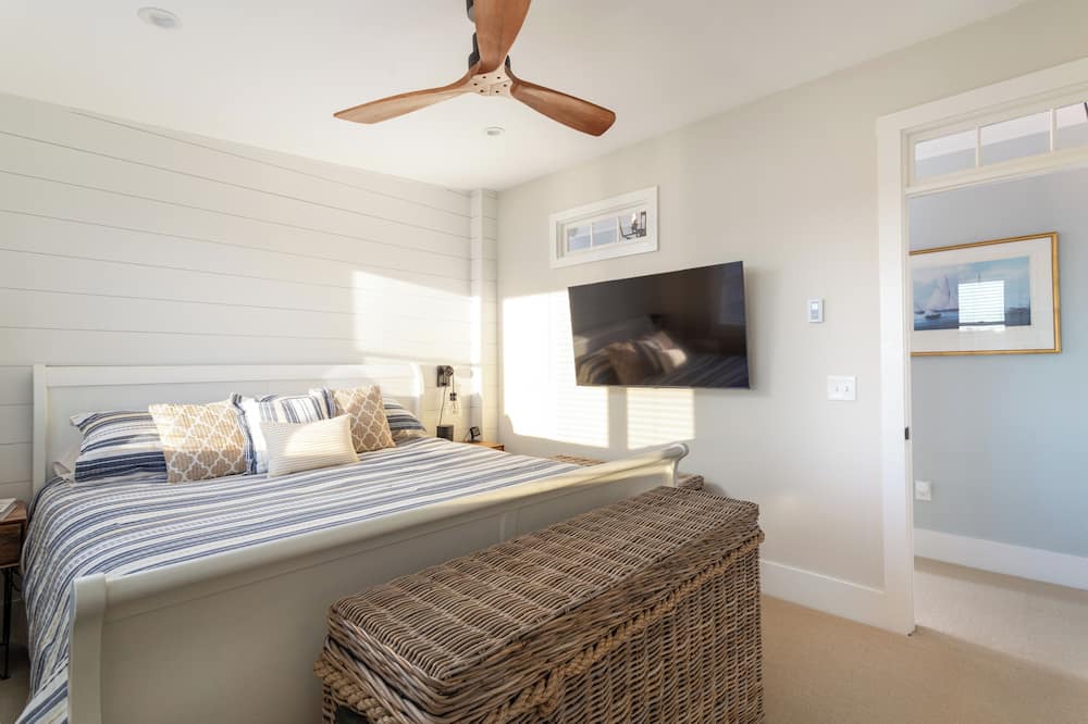Photo of Bedroom in Bellevue Avenue Historic District