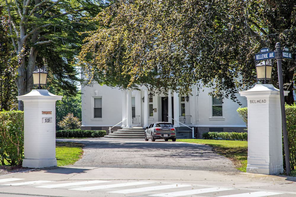Photo of Others in Bellevue Avenue Historic District