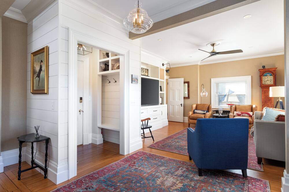 Photo of Livingroom in Bellevue Avenue Historic District