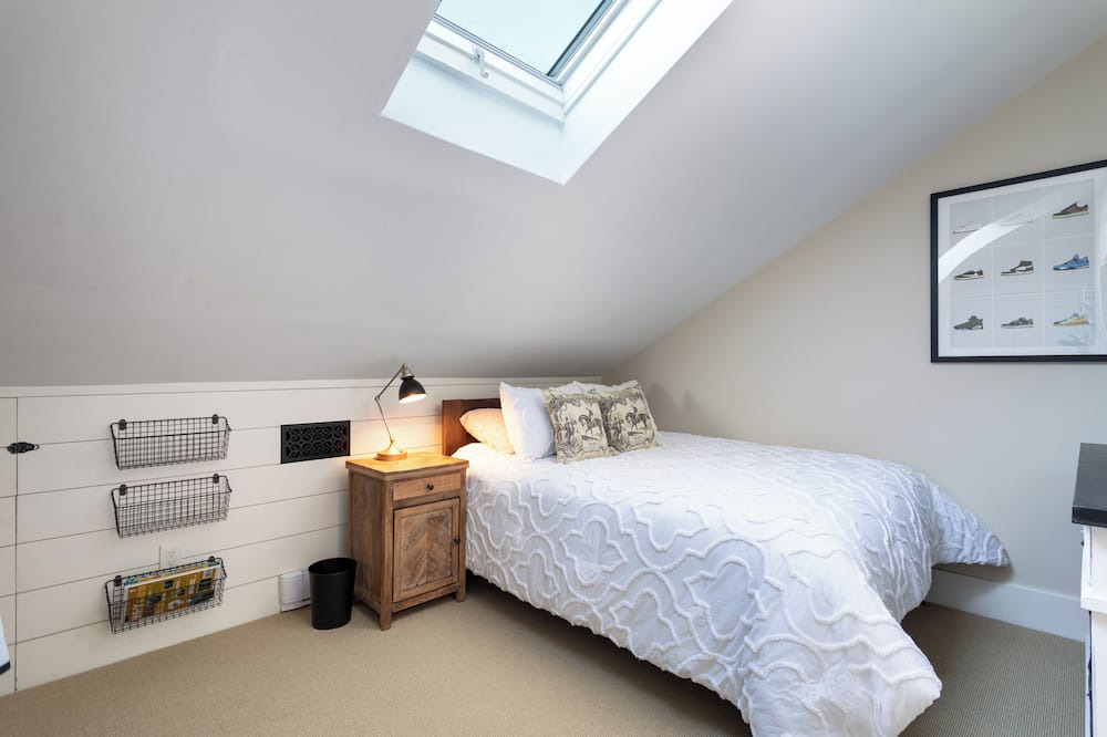 Photo of Bedroom in Bellevue Avenue Historic District